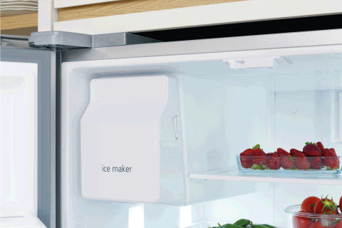 Automatic-ice-maker-in-refrigerator
