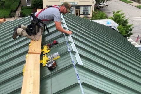 Installing-a-Metal-Roof-in-a-Commercial-Space-1024x576