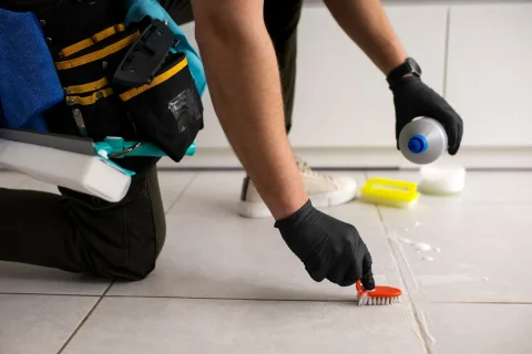 man-doing-professional-home-cleaning-service-1 man-doing-professional-home-cleaning-service-1