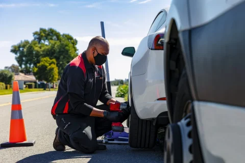 tesla-service-entretien (1)